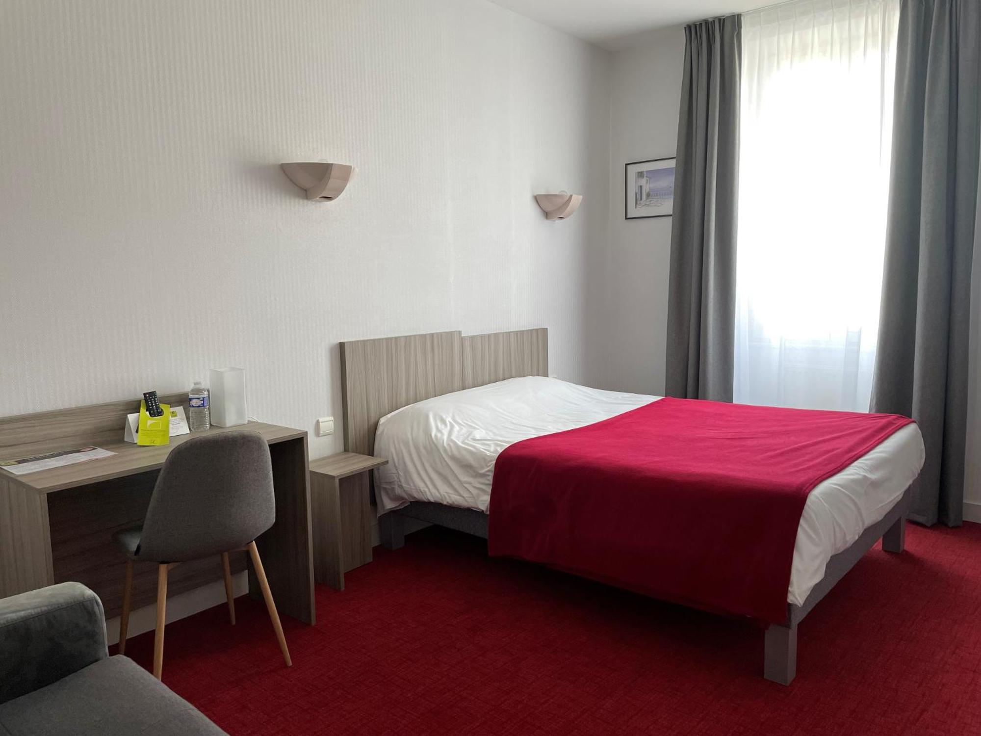 Hotel Restaurant La Boule D'Or Barbezieux-Saint-Hilaire Екстериор снимка