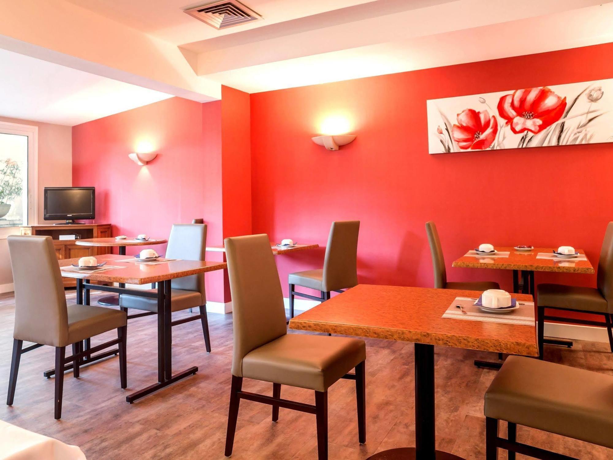 Hotel Restaurant La Boule D'Or Barbezieux-Saint-Hilaire Екстериор снимка