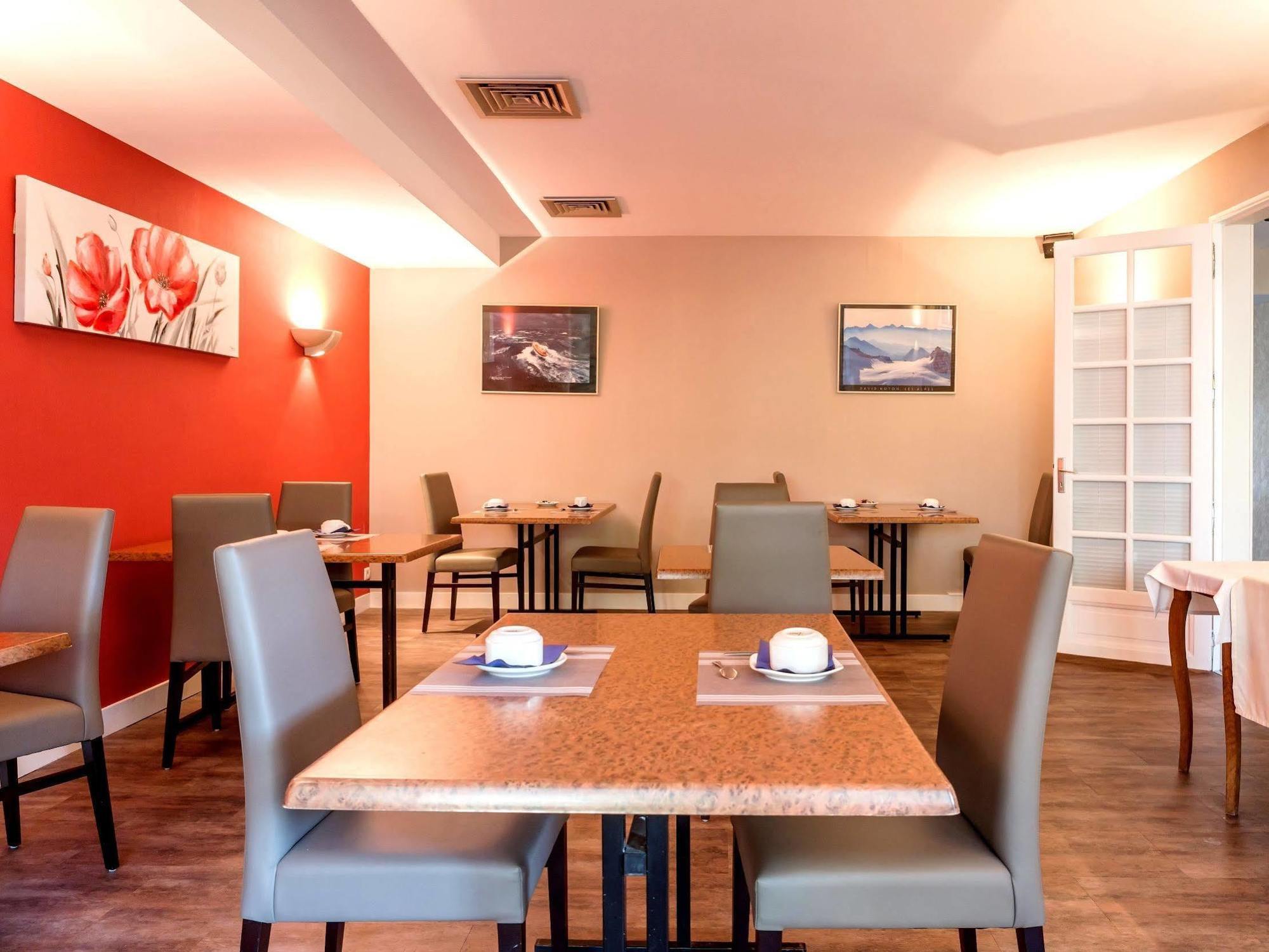 Hotel Restaurant La Boule D'Or Barbezieux-Saint-Hilaire Екстериор снимка