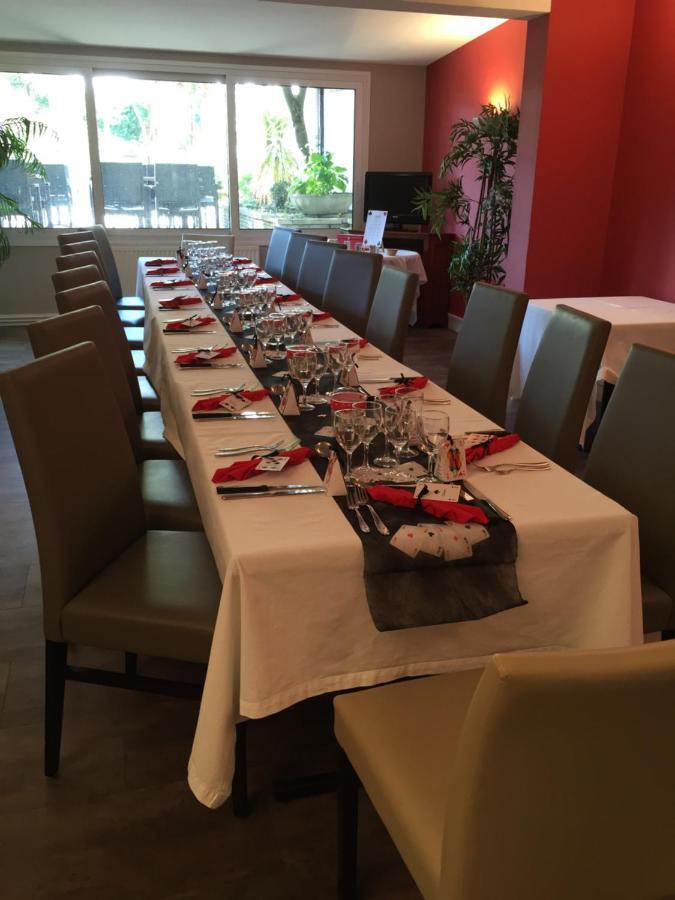 Hotel Restaurant La Boule D'Or Barbezieux-Saint-Hilaire Екстериор снимка